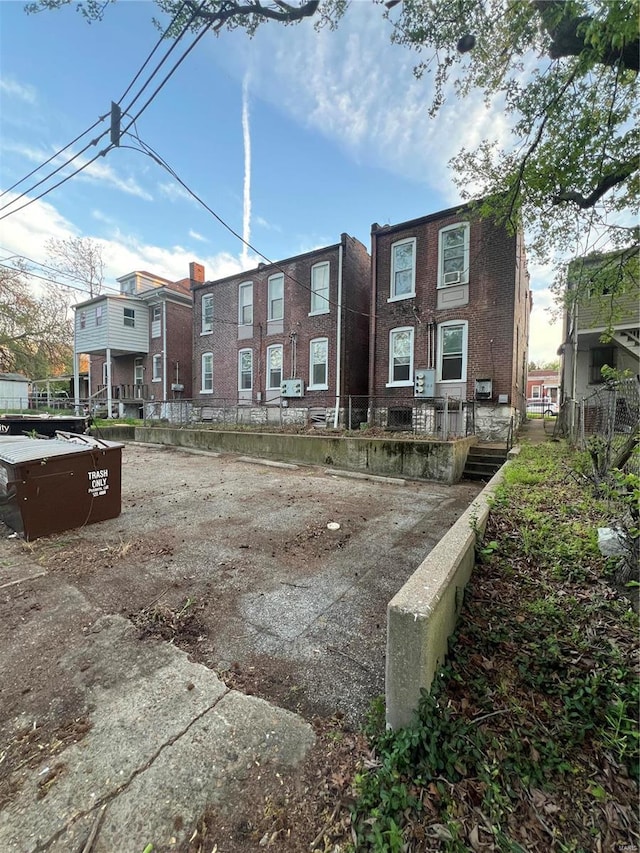 4515 Margaretta Ave, Saint Louis, MO 63115 - surrounding community with fence