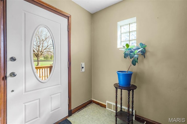 5800 Marquette Ave, Saint Louis, MO 63139 - foyer with baseboards