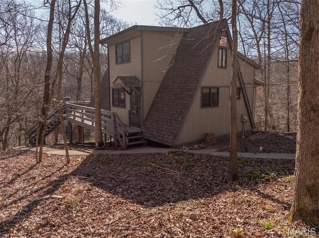 1703 Wynnbrook Woods Dr, Innsbrook, MO 63390 - view of side of home featuring roof with shingles and a deck