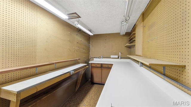 912 Salem Way, Ellisville, MO 63021 - laundry area featuring a textured ceiling