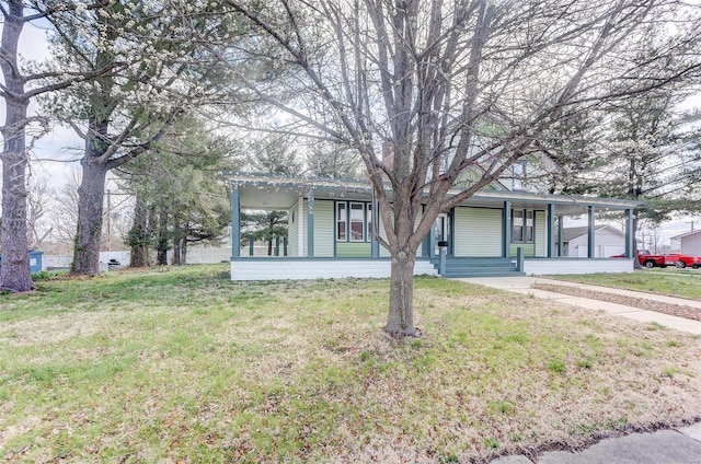 216 S Dickey St, Sparta, IL 62286 - view of front of house with covered porch and a front lawn