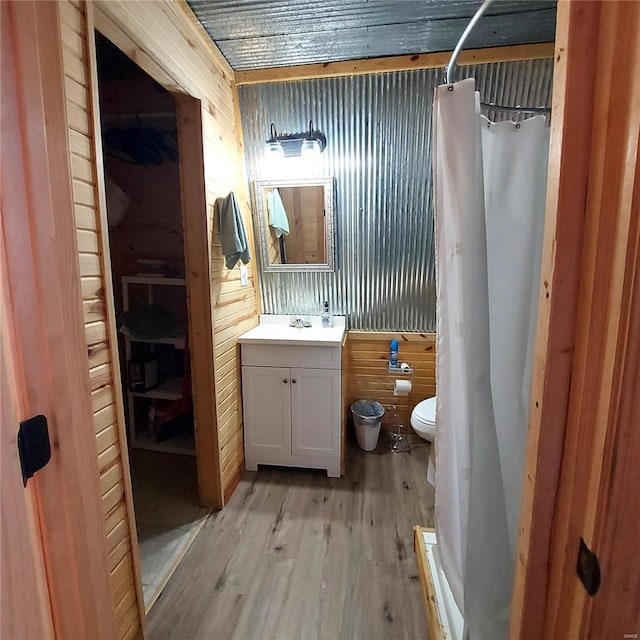 1432 Wayne 523, Wappapello, MO 63966 - full bathroom featuring toilet, wood finished floors, vanity, and a shower with shower curtain