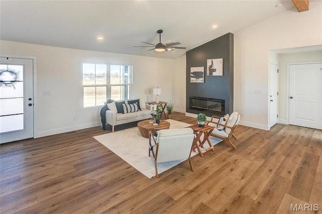 living area featuring vaulted ceiling, light wood-style floors, baseboards, ceiling fan, and recessed lighting