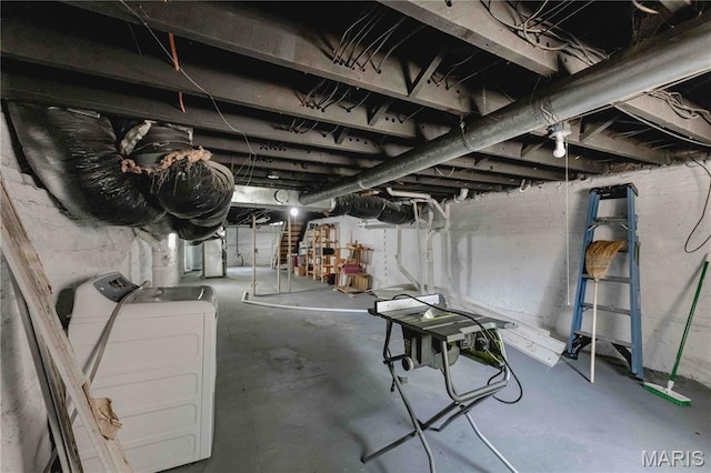 2244 Nebraska Ave, Saint Louis, MO 63104 - unfinished basement with washer / clothes dryer
