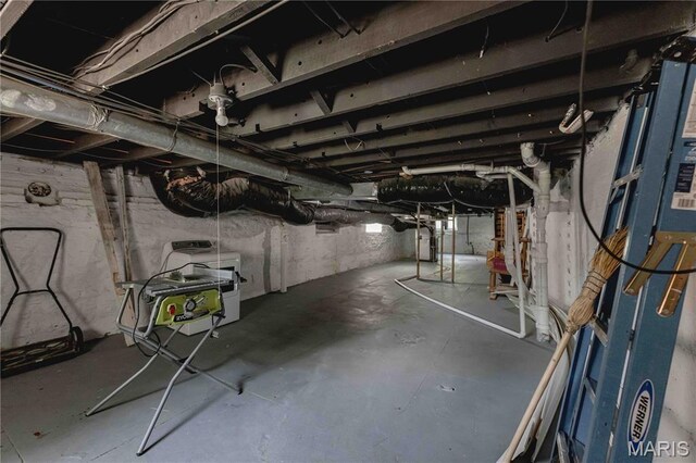 2244 Nebraska Ave, Saint Louis, MO 63104 - unfinished basement featuring washer / clothes dryer