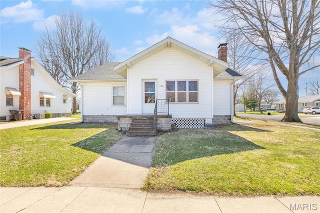 533 Locust St, Carrollton, IL 62016 - bungalow featuring a chimney, a front yard, and roof with shingles