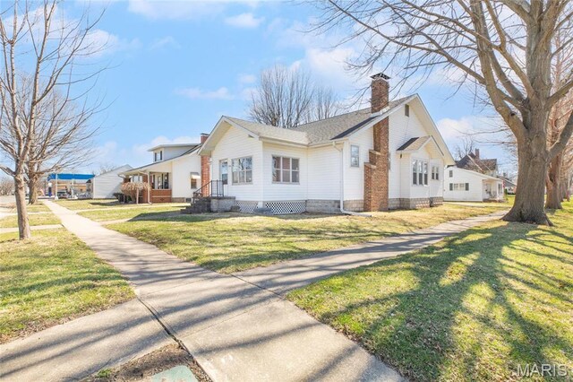 533 Locust St, Carrollton, IL 62016 - view of front of home featuring a chimney and a front lawn