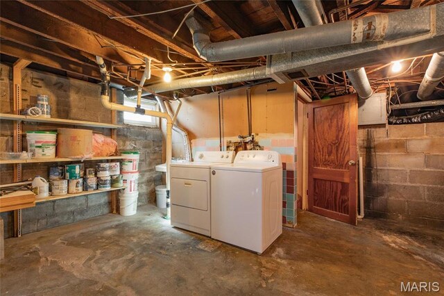 533 Locust St, Carrollton, IL 62016 - below grade area featuring washing machine and dryer