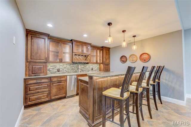 322 Gerard Ln, Moscow Mills, MO 63362 - indoor wet bar with baseboards, tasteful backsplash, stone tile flooring, hanging light fixtures, and recessed lighting