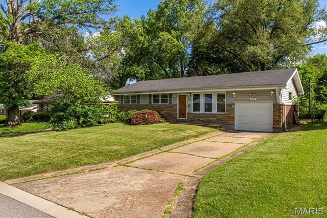 2418 Castle Dr, Saint Louis, MO 63136 - photo 2