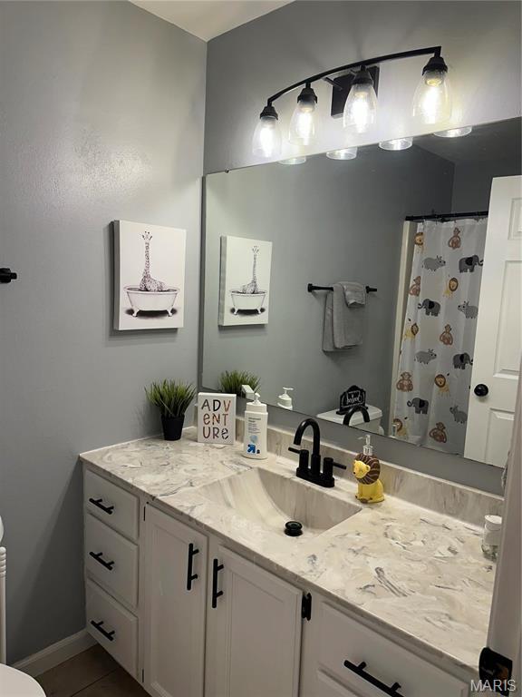 70 Innsbruck Ln, Shiloh, IL 62221 - bathroom with toilet, vanity, a shower with curtain, and baseboards
