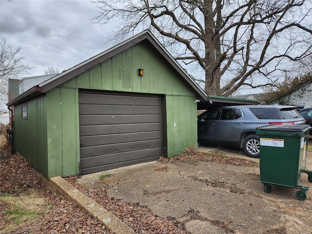 detached garage with driveway