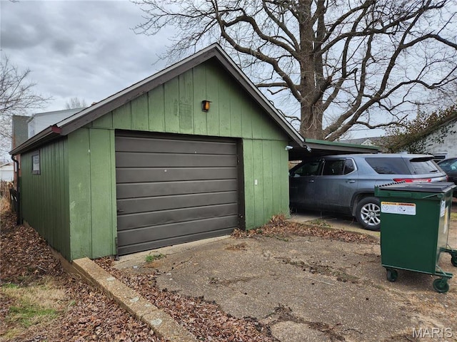 210 Linn St, Belle, MO 65013 - detached garage featuring driveway