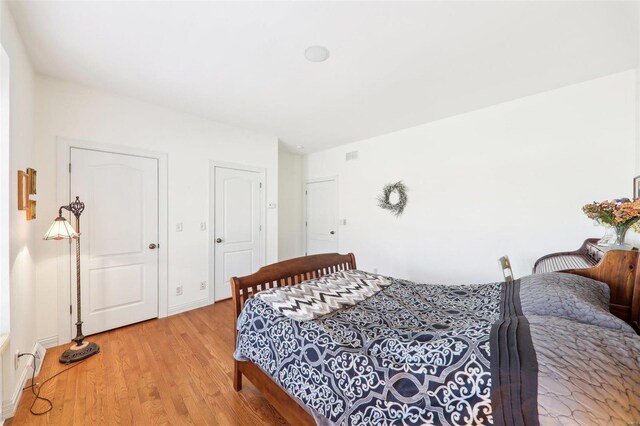 900 Deer Circle Dr, Carlyle, IL 62231 - bedroom featuring light wood finished floors and baseboards