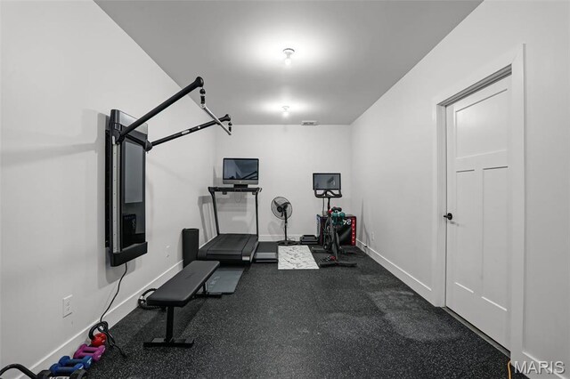 1520 Oglesby Dr, Edwardsville, IL 62025 - workout room with baseboards