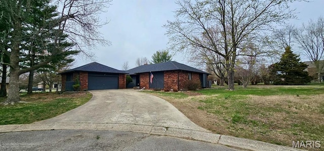 417 Carriage Pl, Lebanon, MO 65536 - view of front of property featuring asphalt driveway, an attached garage, brick siding, and a front yard