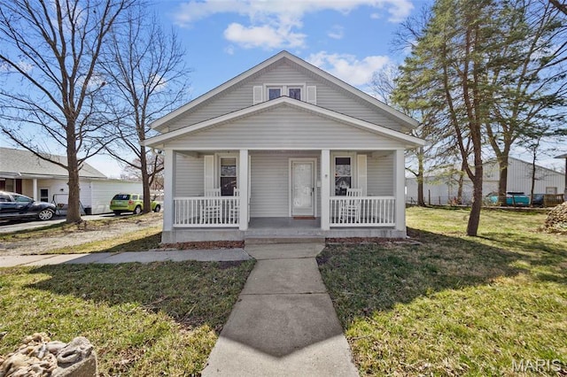 1052 Market St, Saint Genevieve, MO 63670 - view of front of home featuring a porch and a front yard