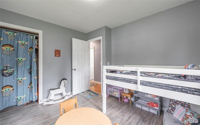 400 S Hickory St, Salem, MO 65560 - bedroom with wood finished floors and baseboards