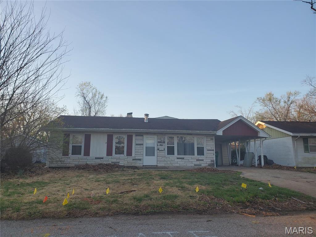 20 Leonard Dr, Cahokia, IL 62206 - ranch-style house featuring concrete driveway, a carport, stone siding, and a front lawn