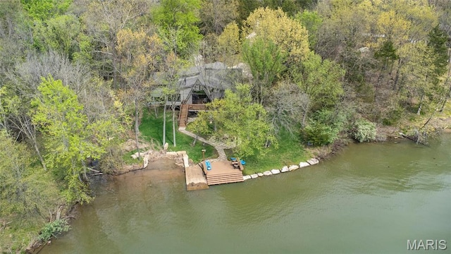 803 S Aspen Point Dr, Innsbrook, MO 63390 - aerial view of property and surrounding area featuring a nearby body of water and a heavily wooded area