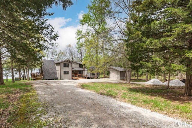 803 S Aspen Point Dr, Innsbrook, MO 63390 - mid-century inspired home with driveway, an outdoor structure, and a garage