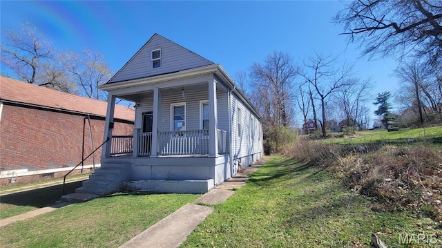 5052 Plover Ave, Saint Louis, MO 63120 - shotgun-style home with a porch and a front yard