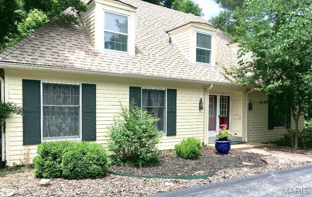 3921 Allenton Rd, Wildwood, MO 63069 - cape cod-style house featuring a shingled roof