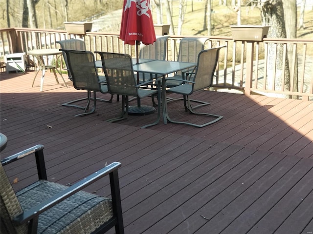 8774 E Chinquapin Ave E, Effingham, IL 62401 - wooden deck with outdoor dining area
