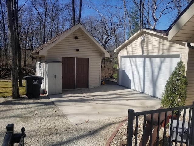 8774 E Chinquapin Ave E, Effingham, IL 62401 - garage featuring a storage shed