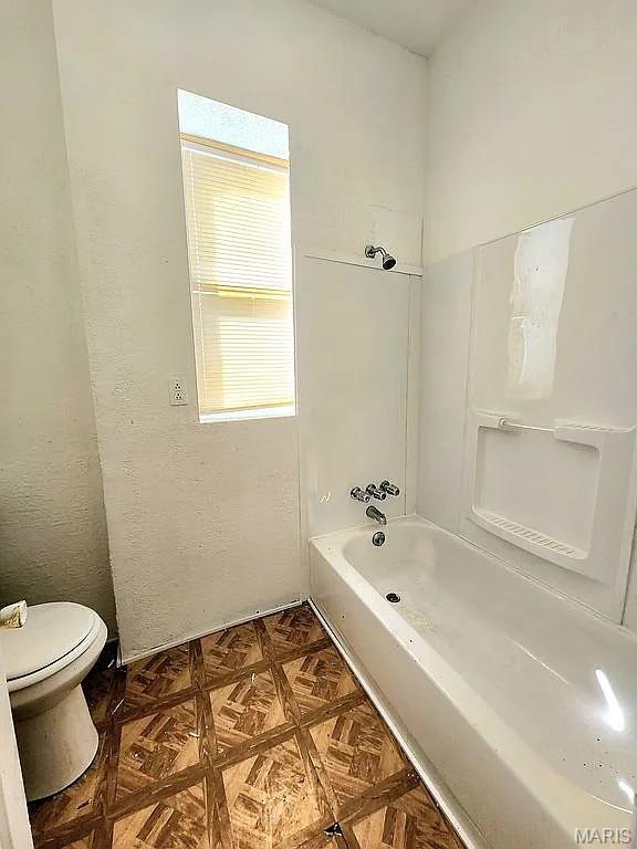5244 Theodosia Ave, Saint Louis, MO 63113 - full bath featuring toilet, bathing tub / shower combination, and a textured wall