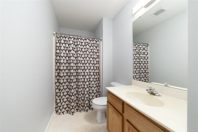 bathroom with toilet, vanity, and curtained shower