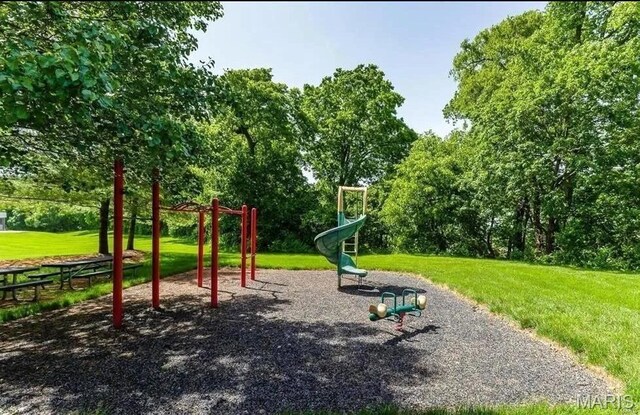 420 Benton Dr Unit I, Saint Peters, MO 63376 - community play area featuring a yard