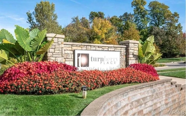 420 Benton Dr Unit I, Saint Peters, MO 63376 - community / neighborhood sign featuring a lawn