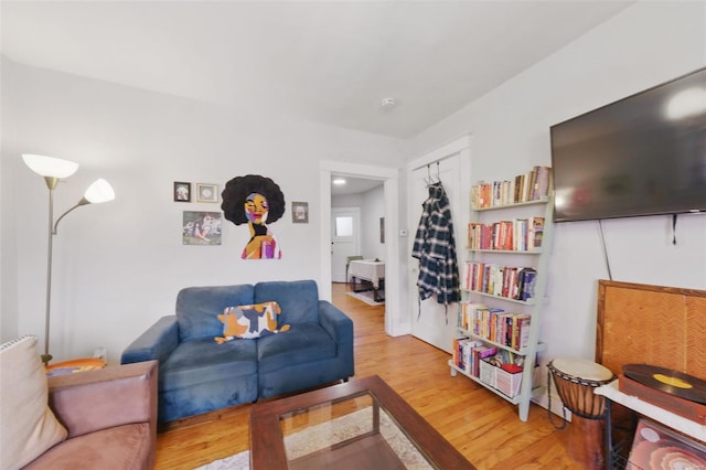 5044 Lindenwood Ave, Saint Louis, MO 63109 - living area featuring wood finished floors