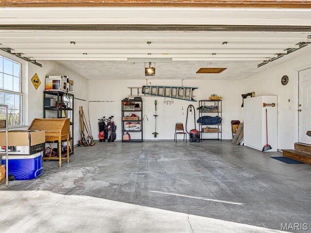 100 Fairway Dr, Waterloo, IL 62298 - garage with a garage door opener