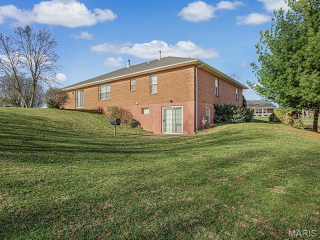 100 Fairway Dr, Waterloo, IL 62298 - rear view of property with a lawn