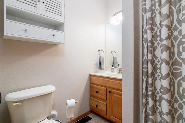 15919 Candy Corner Ln, Carlyle, IL 62231 - full bathroom with toilet, vanity, and a shower with shower curtain