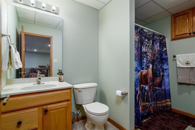 15919 Candy Corner Ln, Carlyle, IL 62231 - full bath featuring toilet, vanity, a shower with shower curtain, baseboards, and a drop ceiling