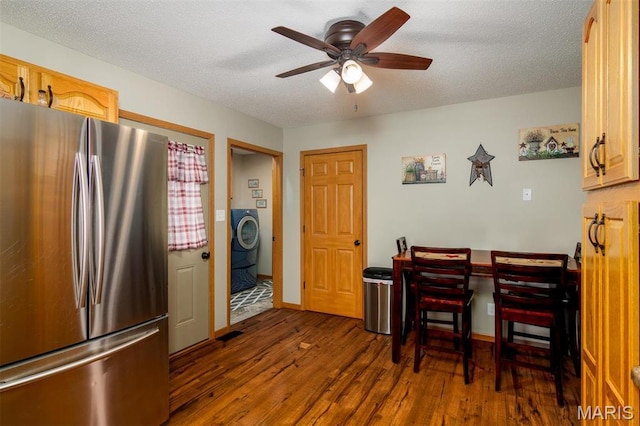 15919 Candy Corner Ln, Carlyle, IL 62231 - dining area featuring dark wood-style flooring, ceiling fan, washer / dryer, and a textured ceiling