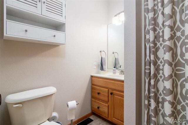 15919 Candy Corner Ln, Carlyle, IL 62231 - full bathroom featuring vanity and curtained shower