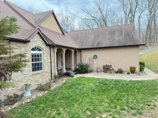 4072 Osage Rdg, House Springs, MO 63051 - view of front of property with a front yard and stucco siding