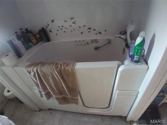 4158 Walker Hl, De Soto, MO 63020 - detailed view of a bath
