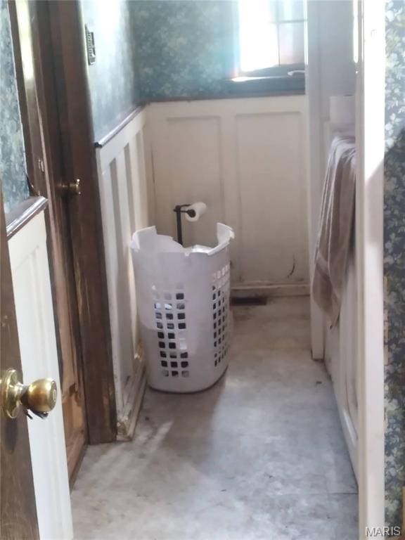 4158 Walker Hl, De Soto, MO 63020 - bathroom with a wainscoted wall, a decorative wall, and wallpapered walls