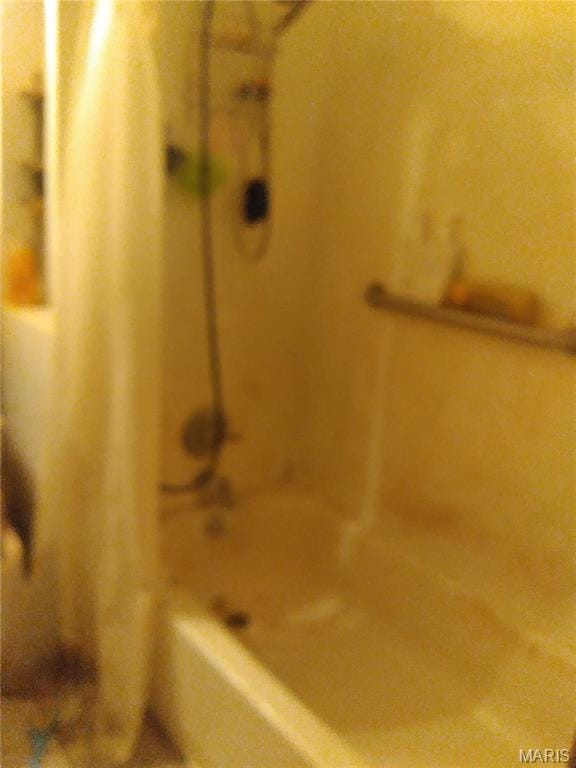 4158 Walker Hl, De Soto, MO 63020 - bathroom with shower / tub combo with curtain