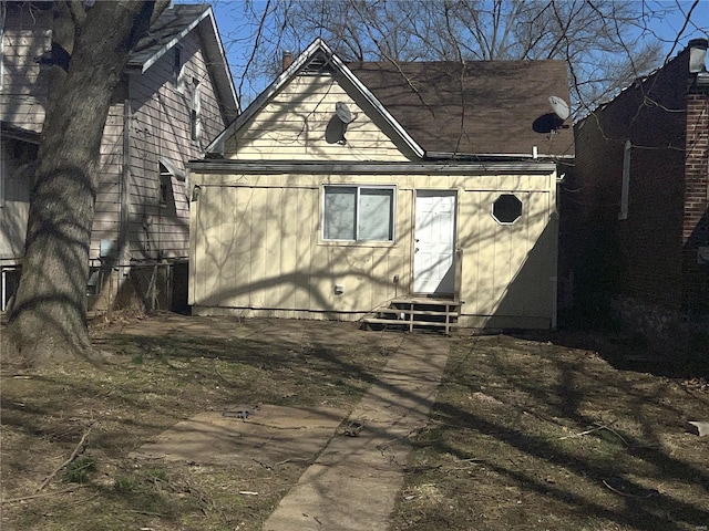 4720 Goethe Ave, Saint Louis, MO 63116 - back of house with entry steps