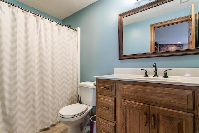 full bath featuring toilet, vanity, a textured ceiling, and curtained shower