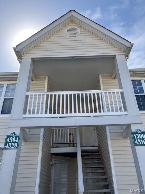 4304 Inlet Isle Dr, Florissant, MO 63034 - view of front of house with a balcony