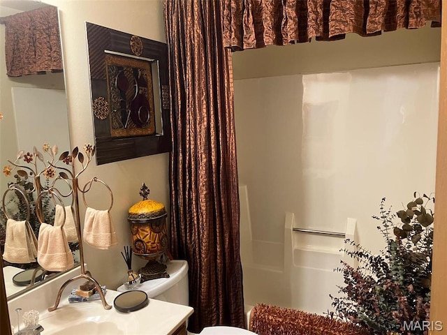 4304 Inlet Isle Dr, Florissant, MO 63034 - full bath with toilet, vanity, and shower / tub combo