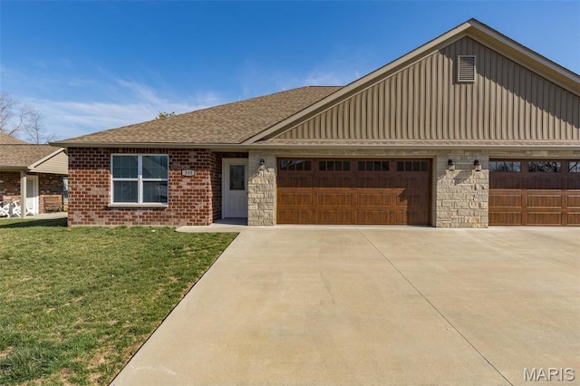 533 Windsor Ln, Farmington, MO 63640 - view of front facade with board and batten siding, driveway, a garage, and a front yard