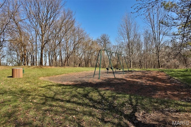 480 Benton Dr Unit J, Saint Peters, MO 63376 - view of grassy yard
